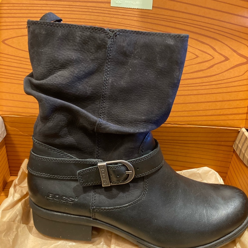 NWT BOGS Carly Mid Black Waterproof Leather Boots Women’s 9.5
